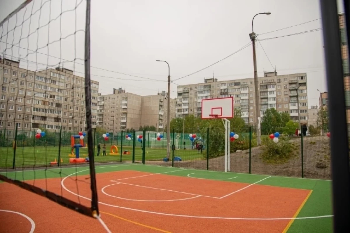 В Мурманске открыли новую многофункциональную спортивную зону в школе №50