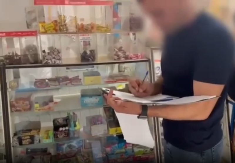 Астраханская полиция изъяла почти 80 единиц нелегального алкоголя из магазинов