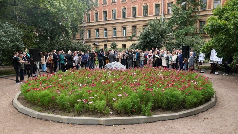В Ораниенбаумском саду Петербурга появится памятник Кириллу Лаврову