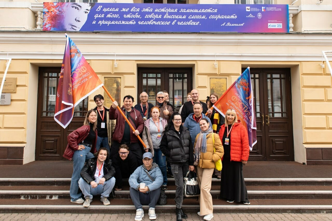Астраханские артисты покорили зрителей Иркутска премьерой драмтеатра