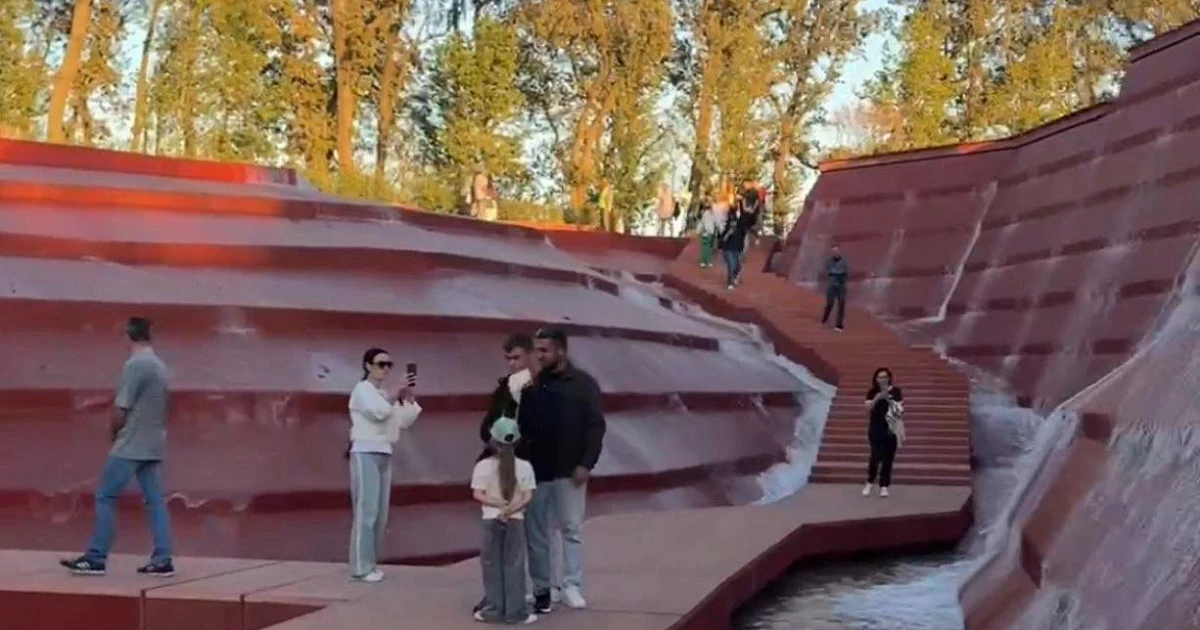 В парке Галицкого открыли новую зону Амфитеатр воды рядом с Японским садом