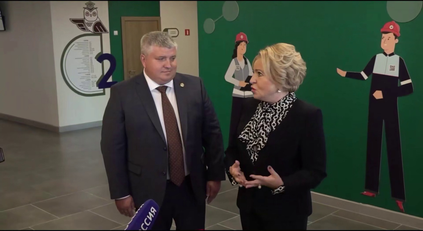 Александр Дронов вместе с Валентиной Матвиенко посетили среднюю школу №36 Великого Новгорода