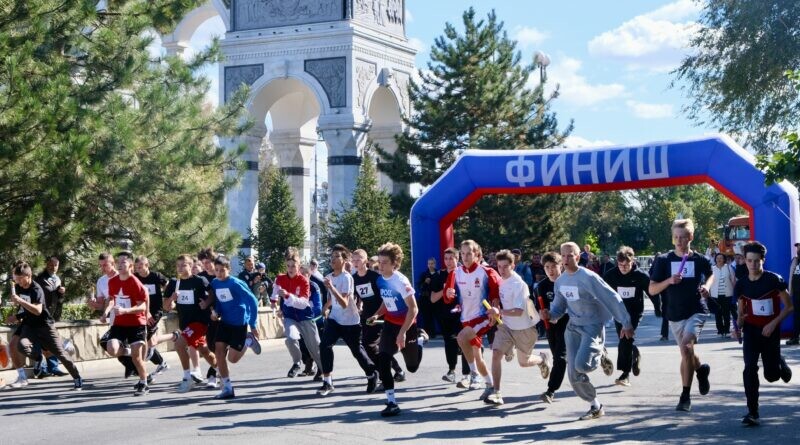 В Астрахани около тысячи спортсменов вышли на старт городской эстафеты