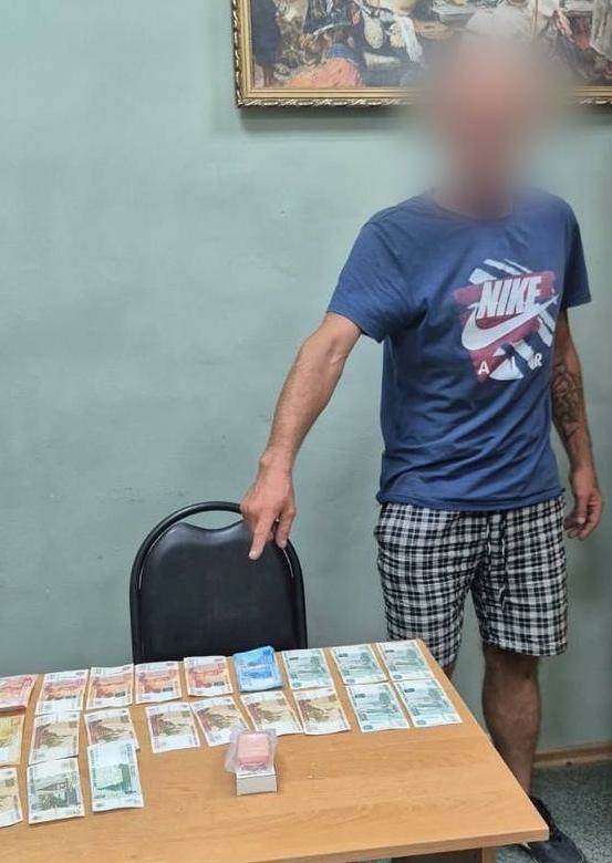 Астраханская пара обманом лишила знакомого 55 тысяч рублей и попала под суд