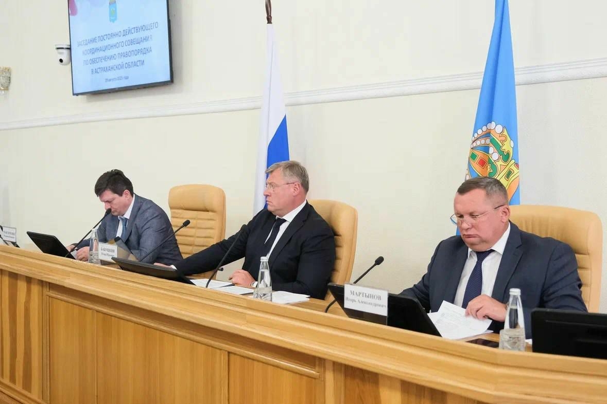 Губернатор Бабушкин поставил задачи по безопасности на выборах и дорогах региона