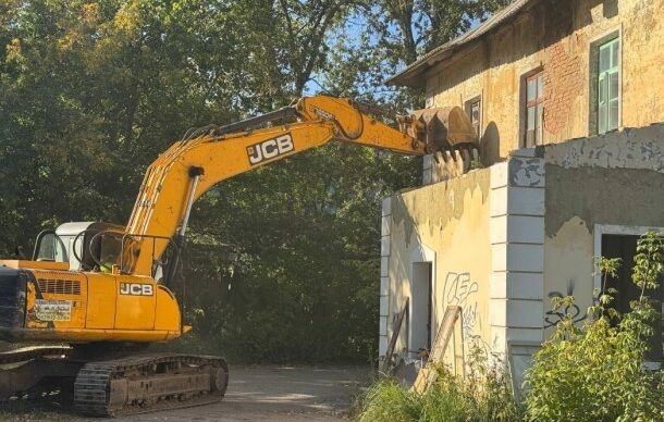 Дмитрий Денисов проконтролировал снос аварийных домов на улице Глаголева в Калуге