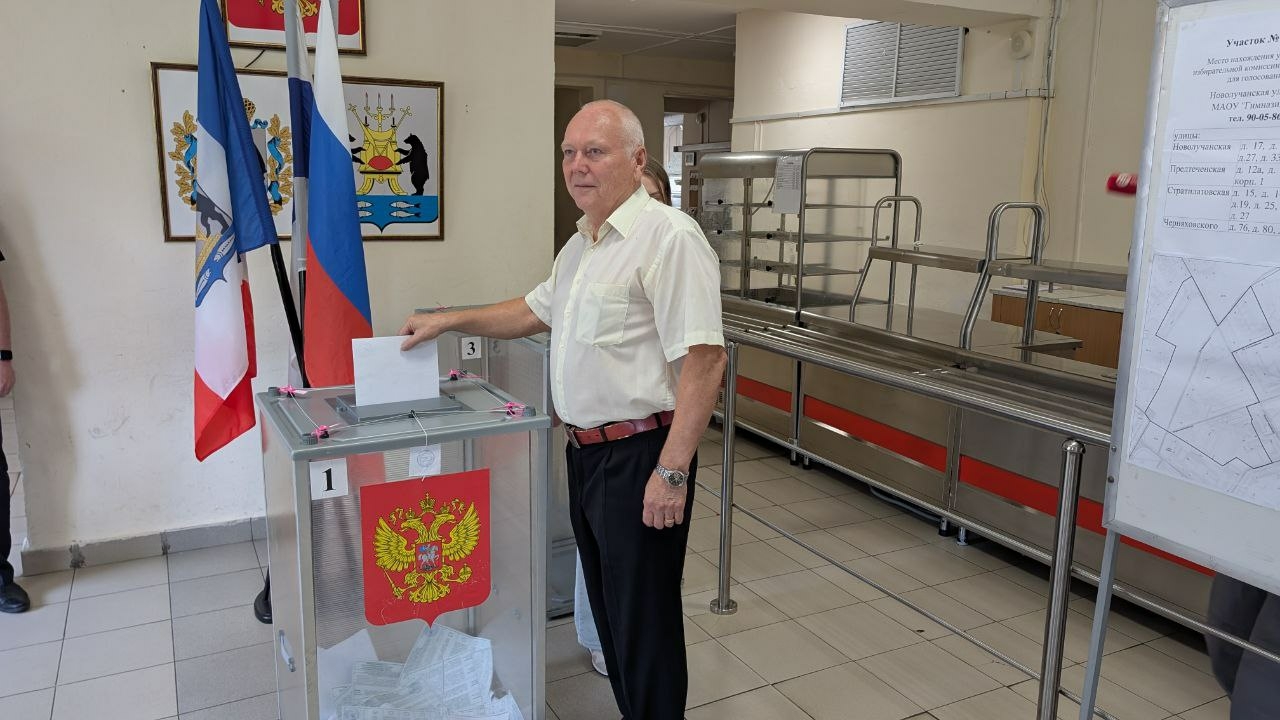 Еще один кандидат на пост главы Новгородчины проголосовал на выборах губернатора региона
