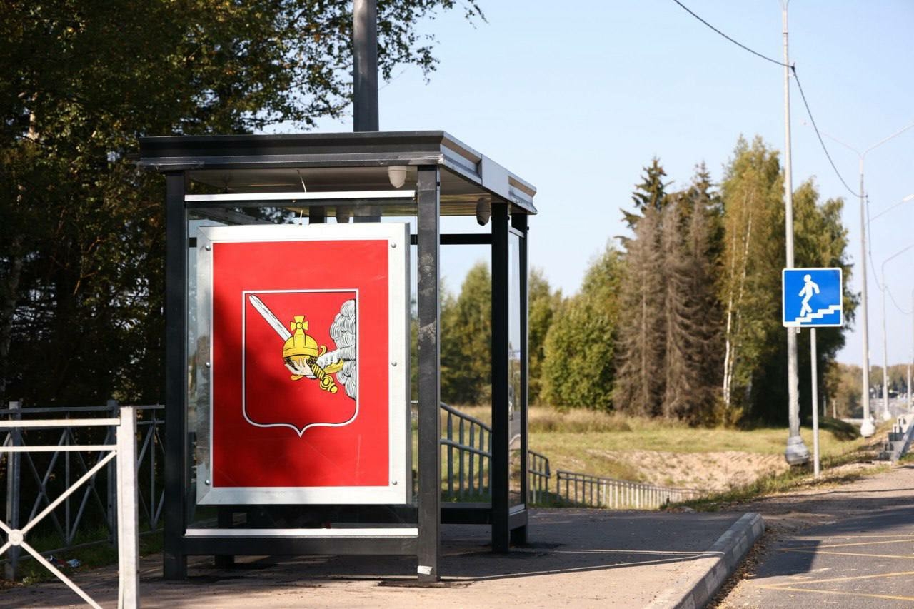 По пути из Вологды в Семенково установили новые остановочные павильоны