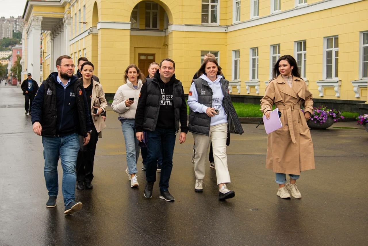 Чибис и Лебедев проверили ход работ на строящихся объектах в Мурманске