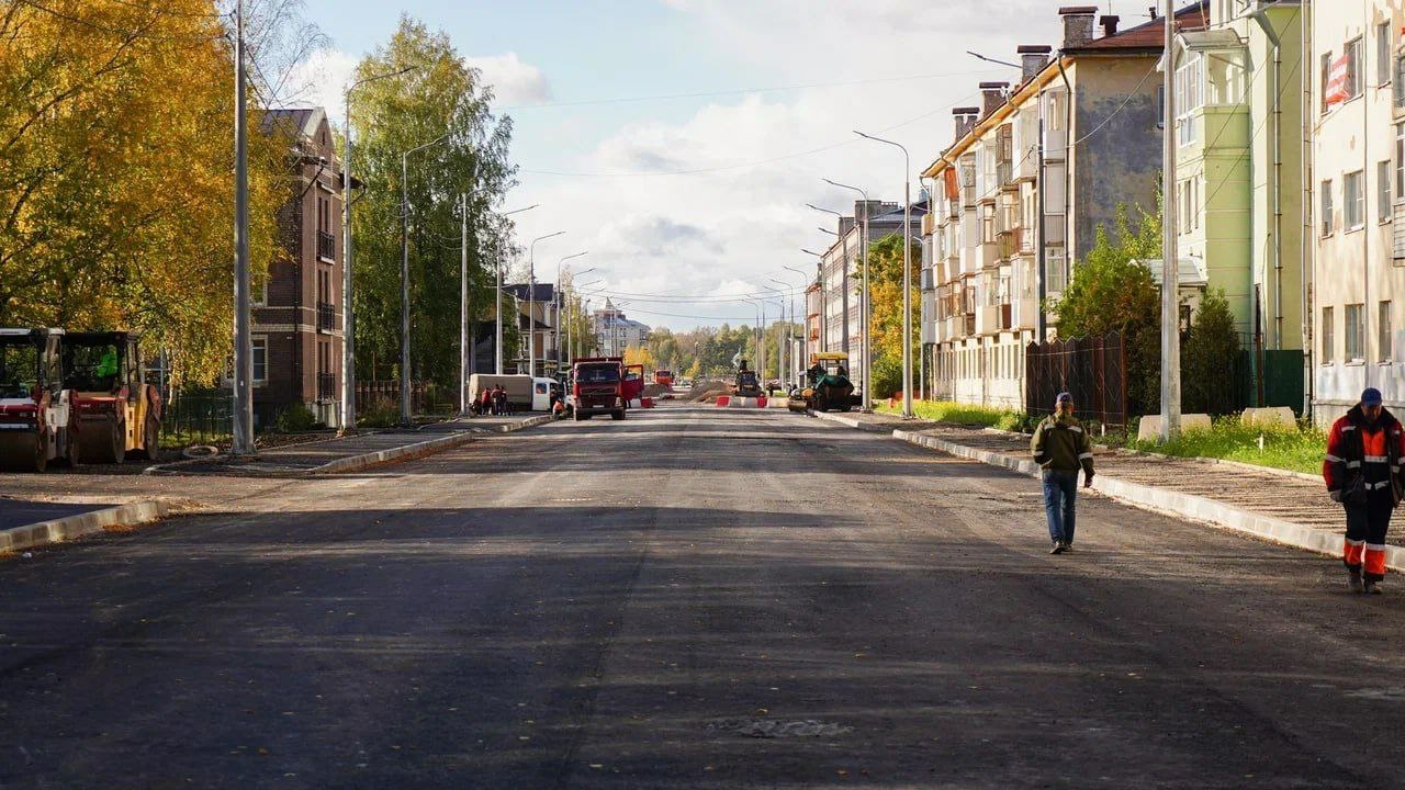В Вологде завершается асфальтирование дороги на улице Некрасова