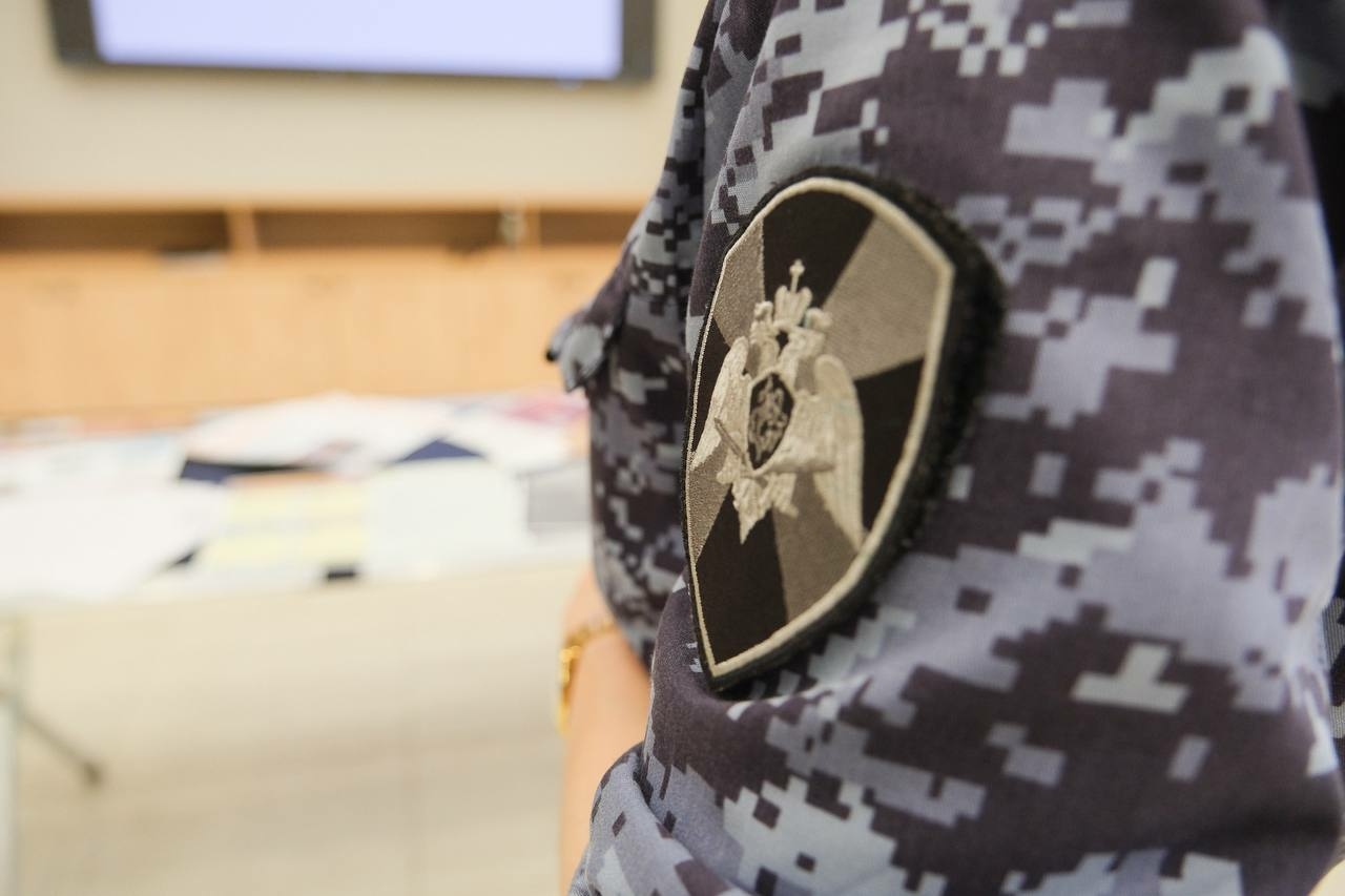 В Астрахани росгвардейцы поймали мужчину с подозрительным свертком в Бабаевке