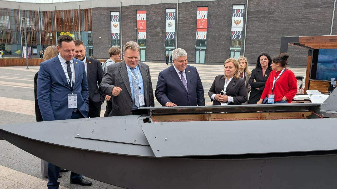 Александр Дронов оценил разработки колледжей Новгородчины на ЧВТ