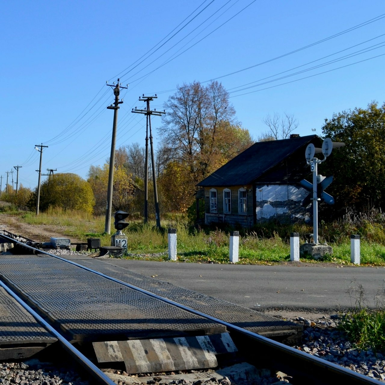 В Новгородской области завершили ремонт восьми железнодорожных переездов