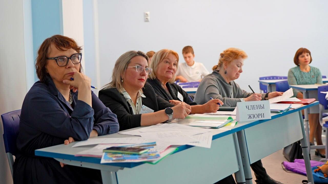 Лебедев рассказал о научных проектах маленьких мурманчан на конференции будущего