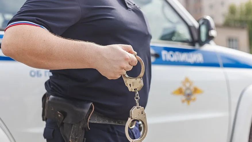 Бездомный в Костроме украл сумку с деньгами и телефонами