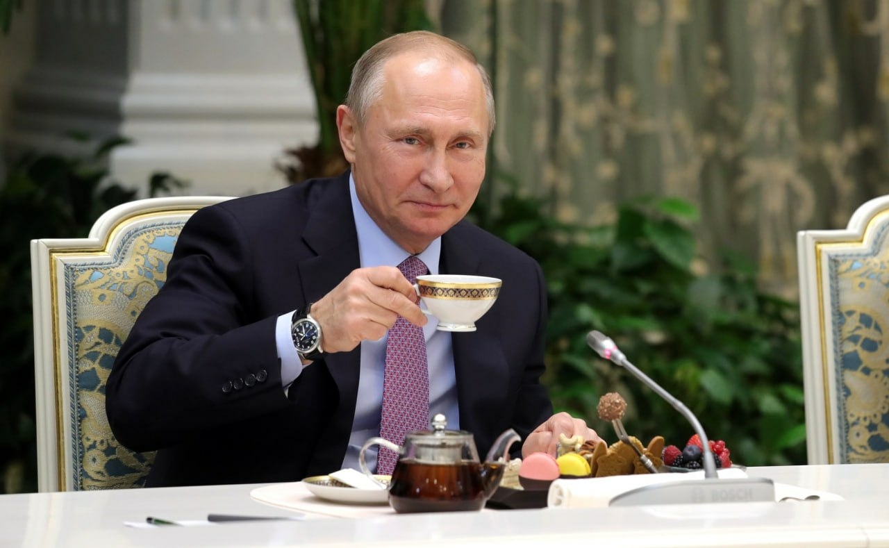 Владимир Путин отмечает 73-летие за работой