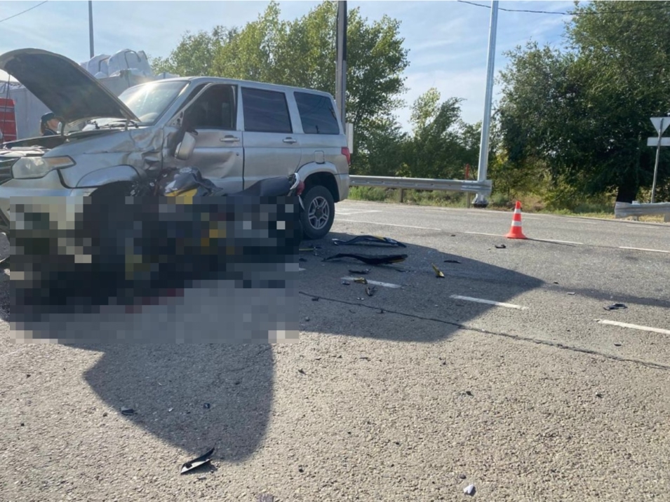 На трассе Астрахань-Махачкала мотоциклист погиб после столкновения с УАЗ