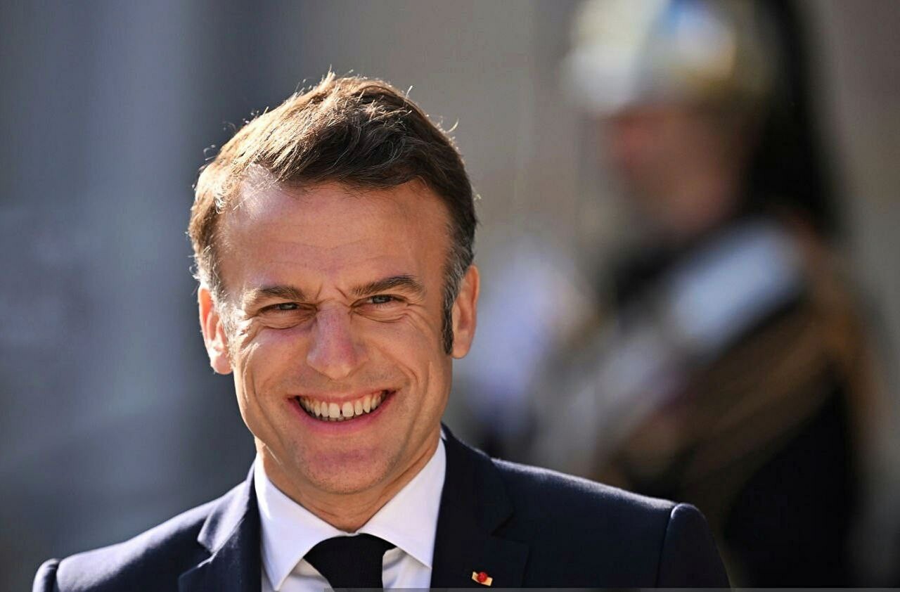 Макрон обвинил Россию в проблемах Франции