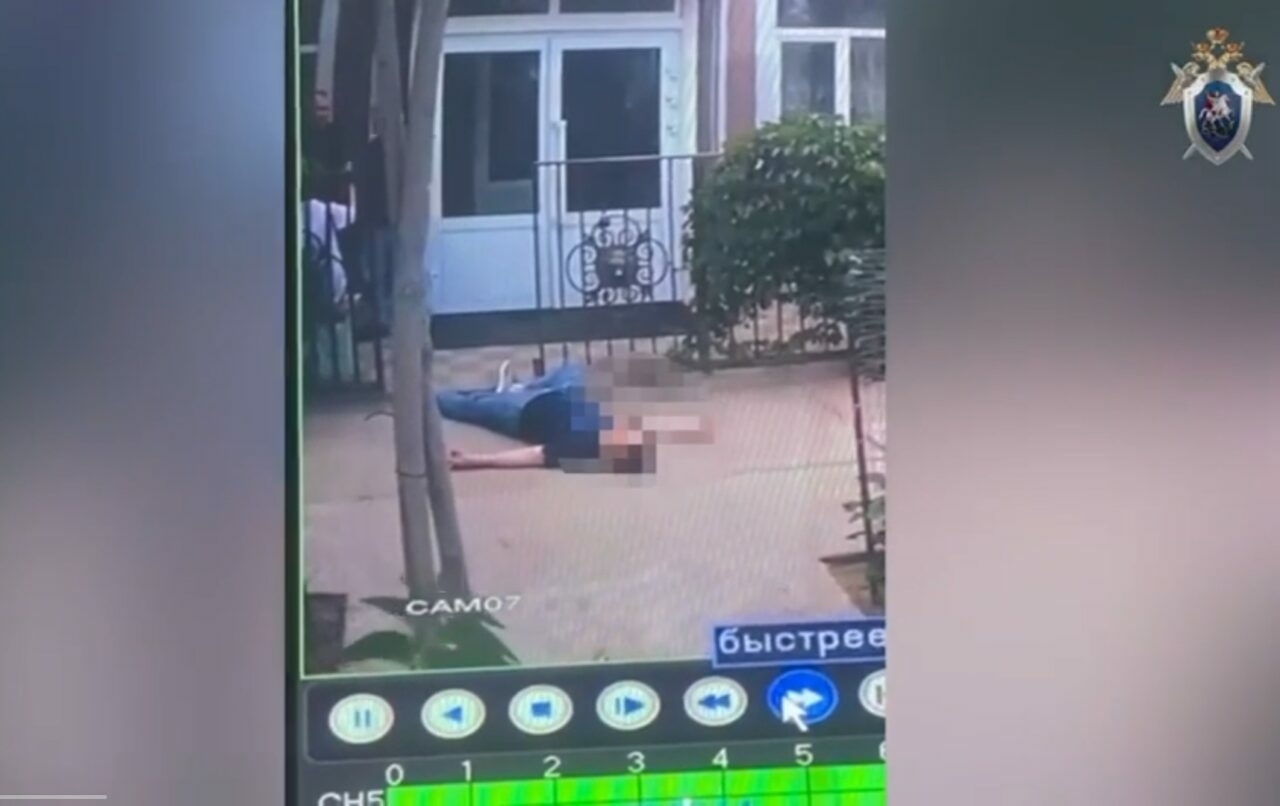 В Астрахани мужчину вывезли из кафе после ссоры