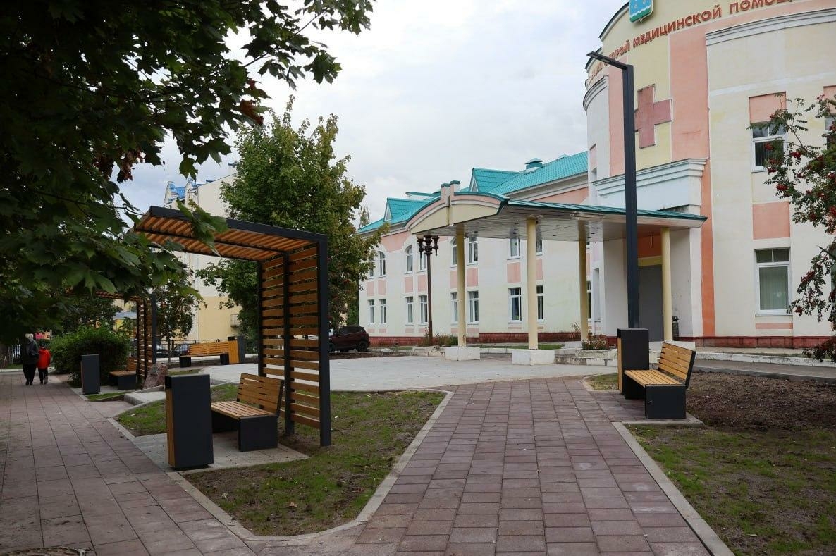 В Ступино благоустроили сквер у городской поликлиники