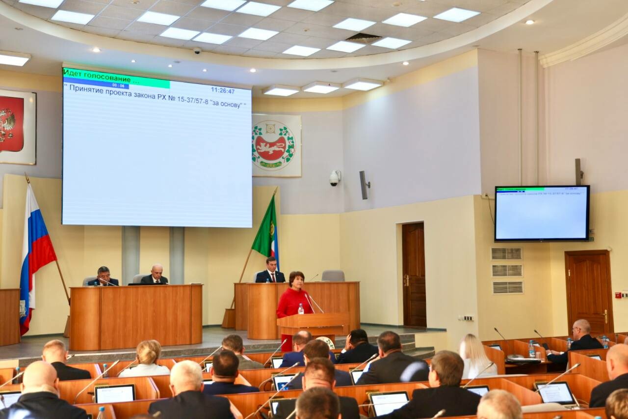 Студентам-педагогам в Хакасии с 2026 года установят доплату 30% к окладу