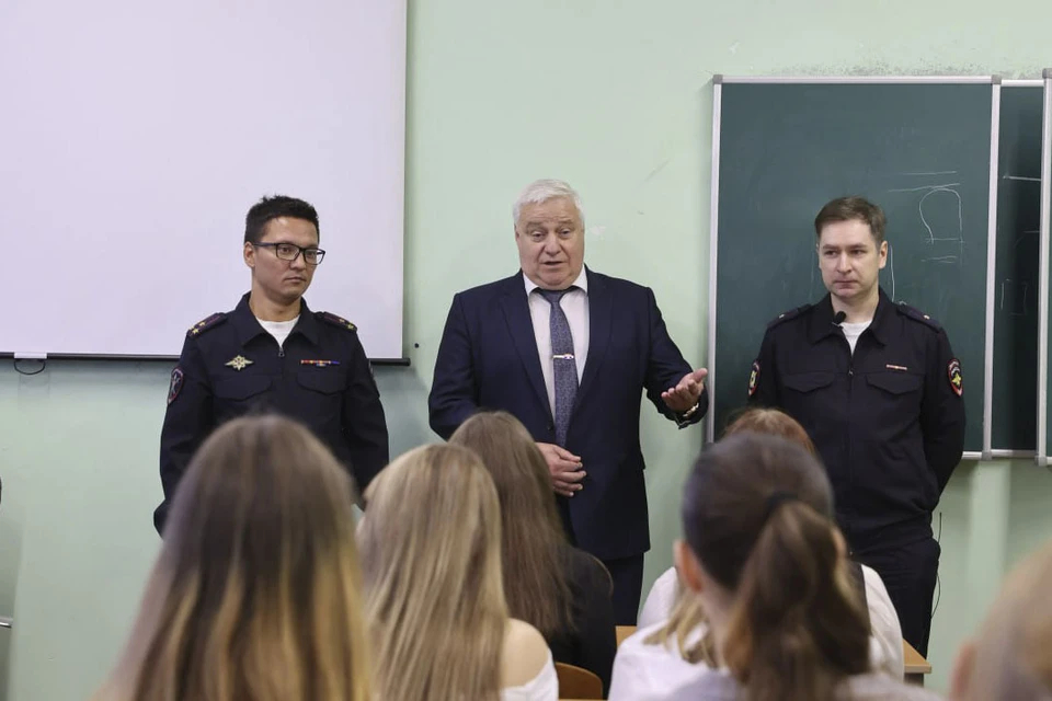 В Петербурге и Ленобласти открыли новые полицейские классы для школьников