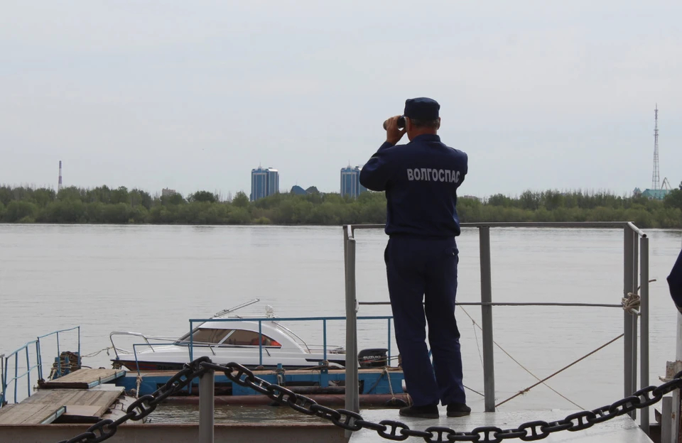 В Астрахани спасатели подняли из воды тела женщины и мужчины за два дня