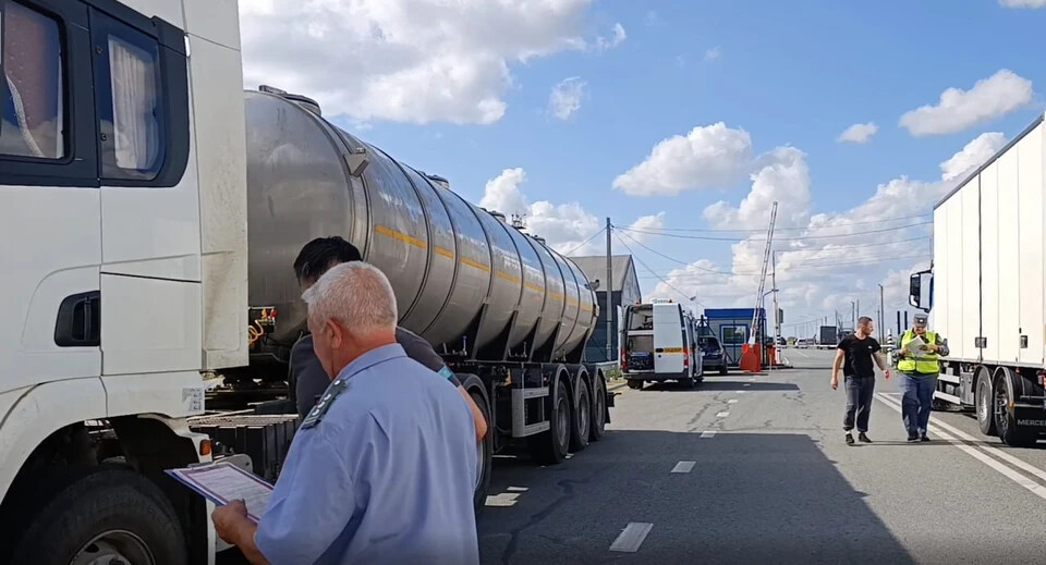 Пастеризованное молоко из Казахстана задержали на границе Омской области