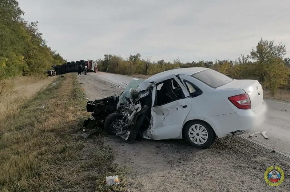 Два человека погибли в массовом ДТП на трассе под Волгоградом