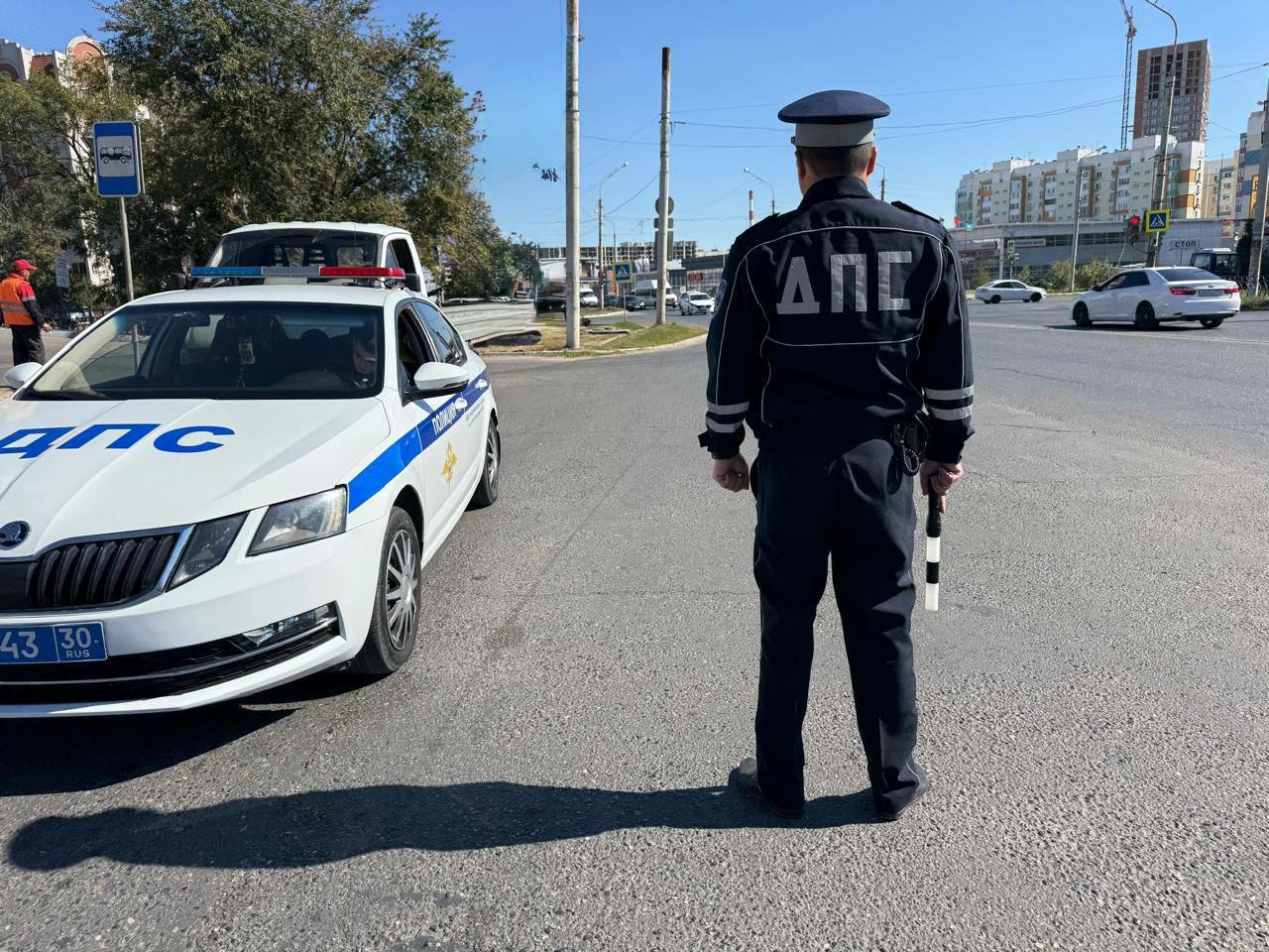 В Краснодаре маршрутка проехала на красный и спровоцировала ДТП на перекрестке