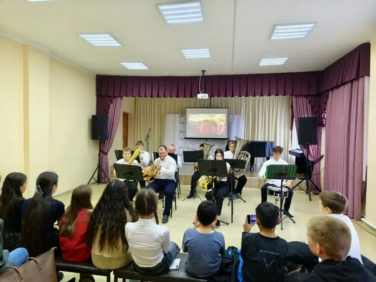 В Камызякской школе искусств открыли фольклорное отделение