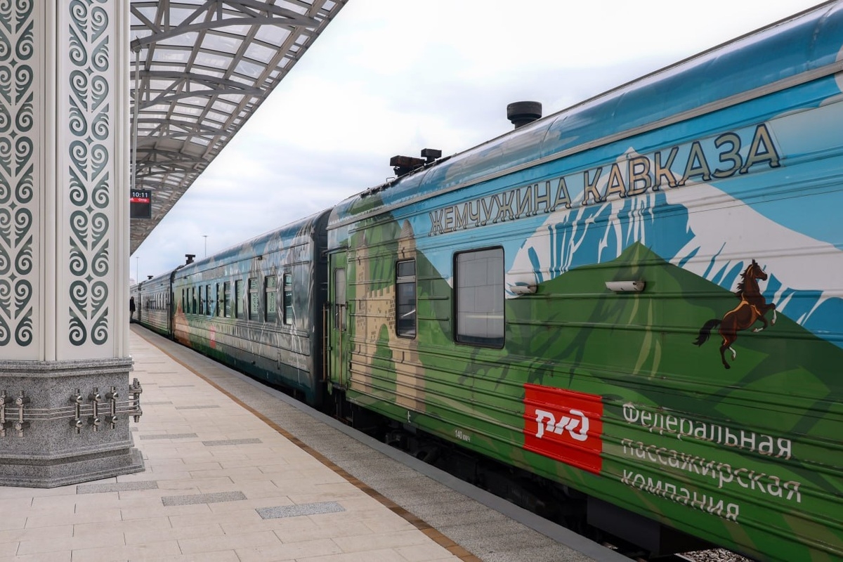 Туристические поезда перевезли 140 тысяч человек на юг России за 9 месяцев