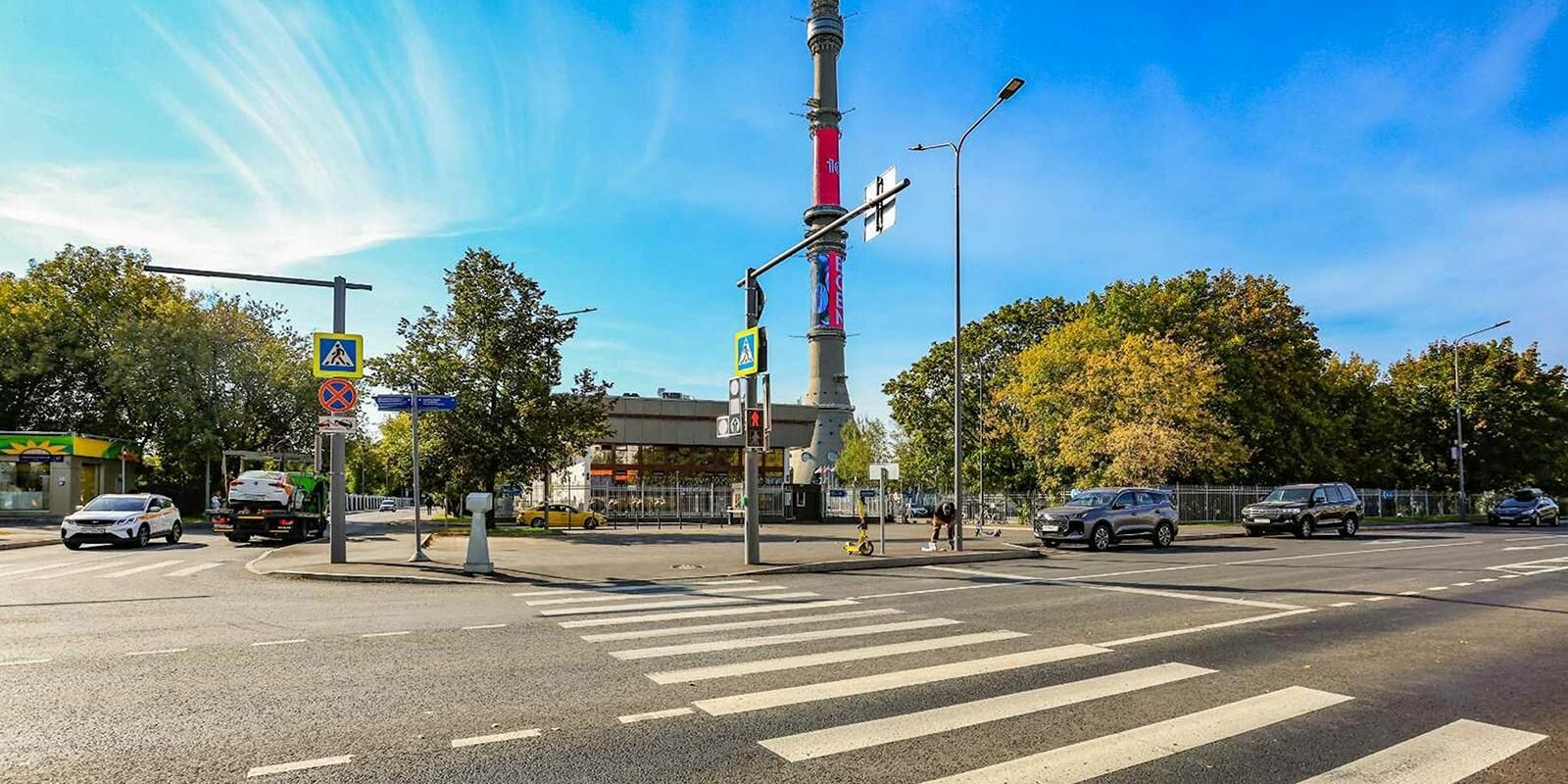 У станции МЦД-3 Останкино завершили благоустройство с новыми тротуарами и газонами