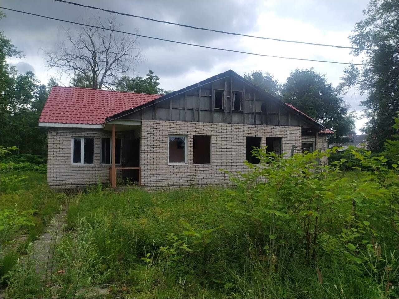 Инвестиционный потенциал малых городов: в Окуловке дом с земельным участком отправился на торги