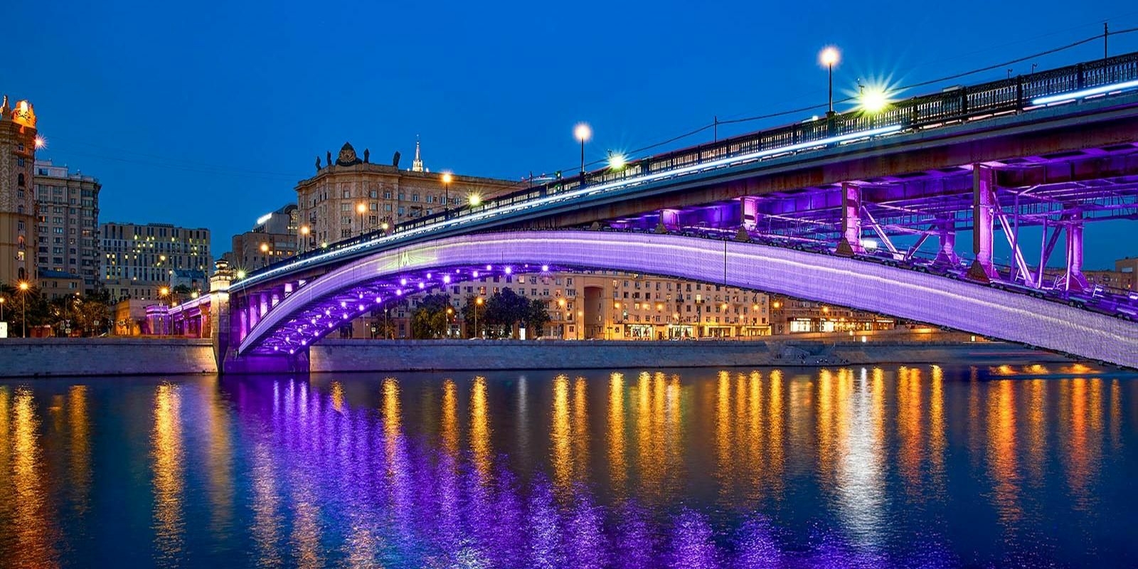 Уличное и архитектурное освещение Москвы перевели на зимний режим