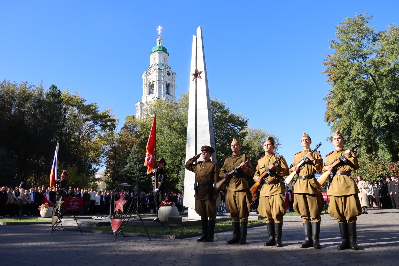 В Астрахани почтили память бойцов 28-й Краснознаменной армии на митинге