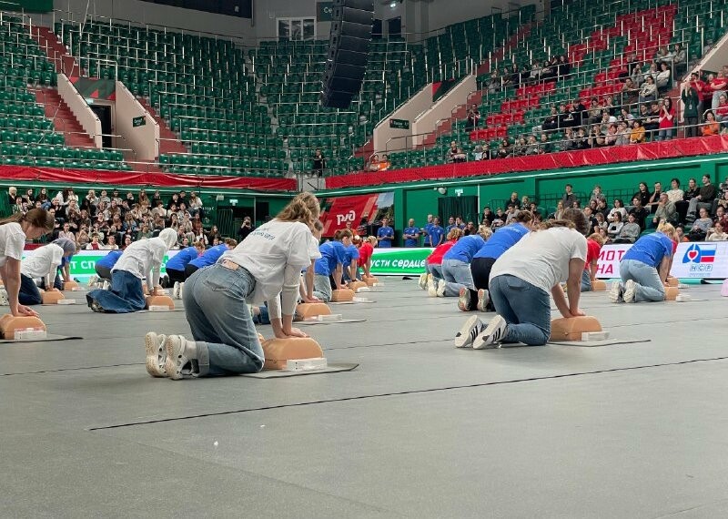 2 тысячи новосибирцев отработали навыки первой помощи на стадионе