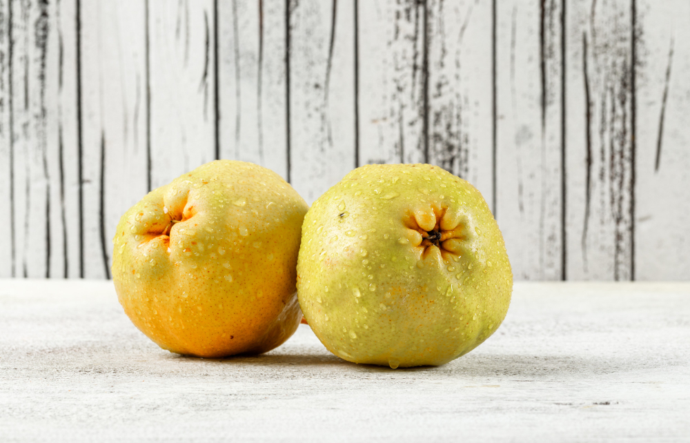 В Астрахани обнаружили живых гусениц восточной плодожорки в айве из Узбекистана