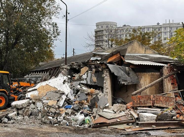 В Махачкале снесли самовольные постройки на улице Астемирова