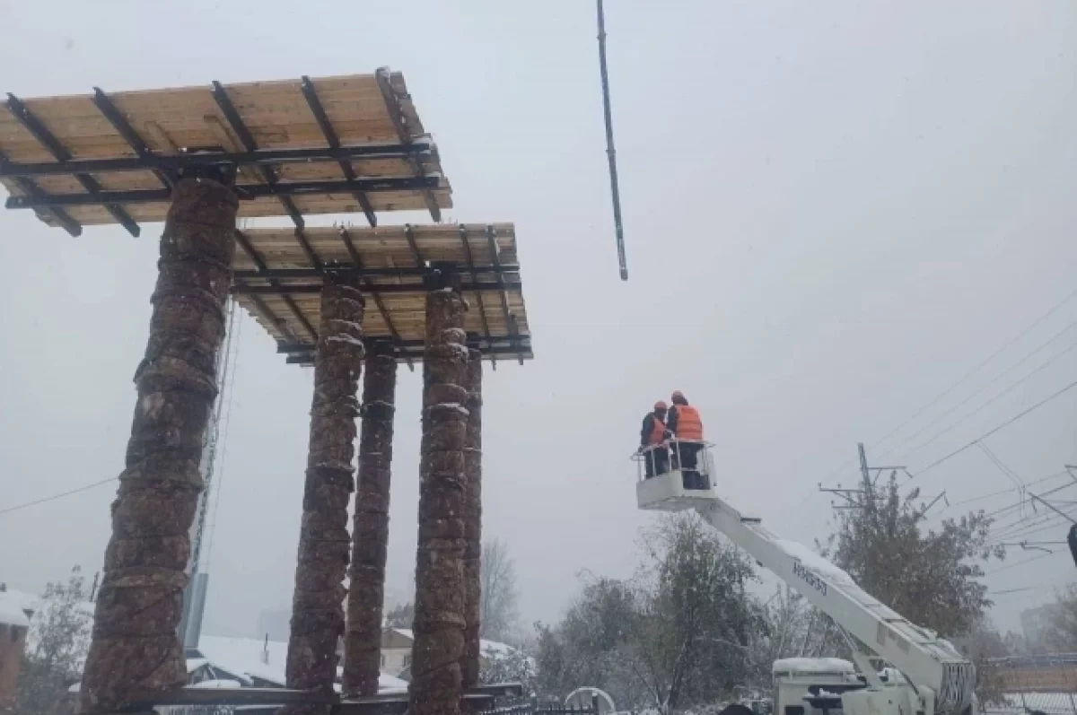 В Новосибирске строят новый пешеходный мост через железную дорогу