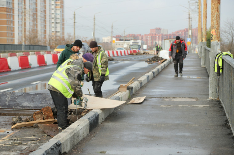 В Туле продолжается ремонт Павшинского моста