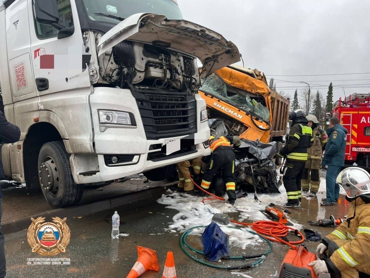 В Уфе грузовик протаранил 11 автомобилей из-за отказа тормозов