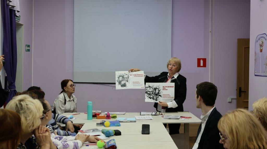 Астраханцам напомнили, как безопасно переходить железнодорожные пути без риска