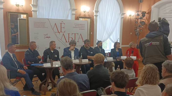 Национальный театр из Казахстана привез в Астрахань спектакли о войне и коррупции