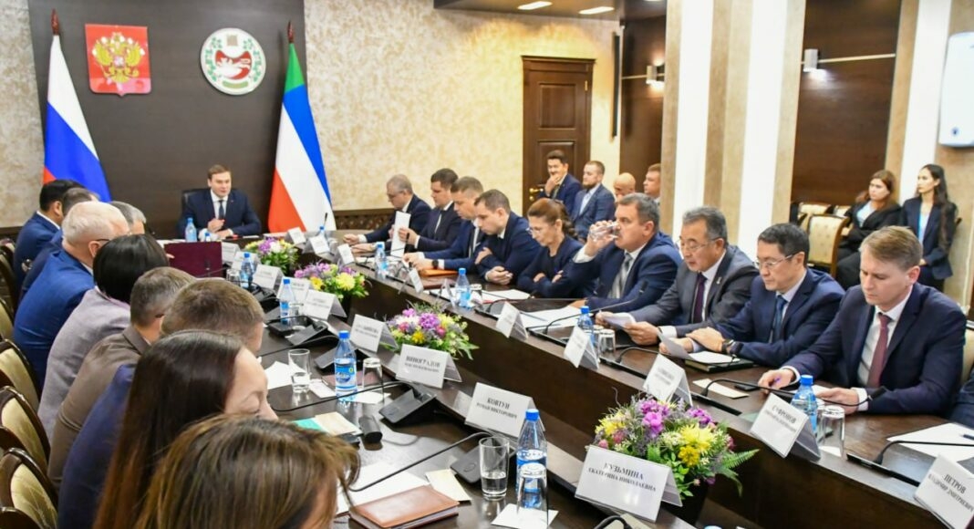 В Хакасии обсудили, как поддержать семьи, экологию и сохранить традиции