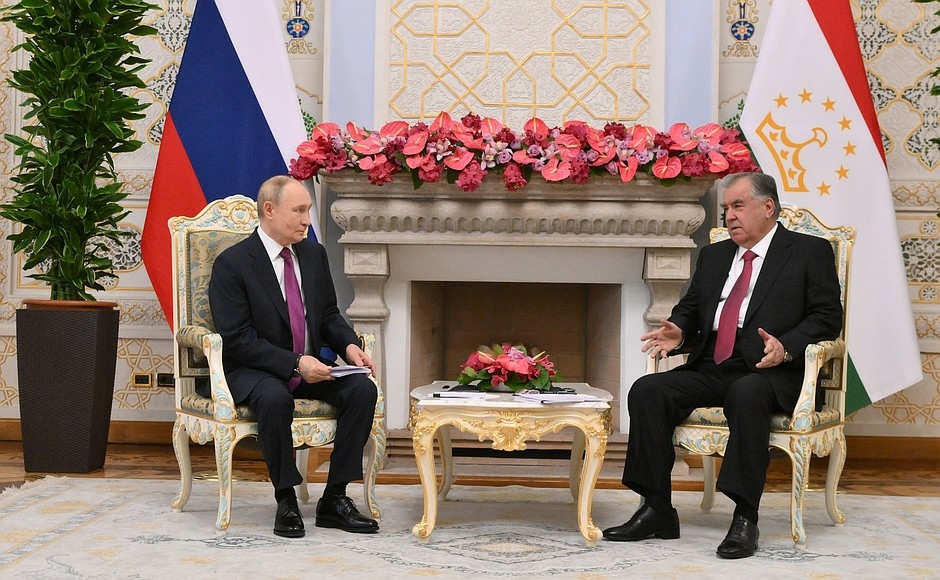 Путин и Рахмон обсудили развитие сотрудничества на переговорах в Душанбе