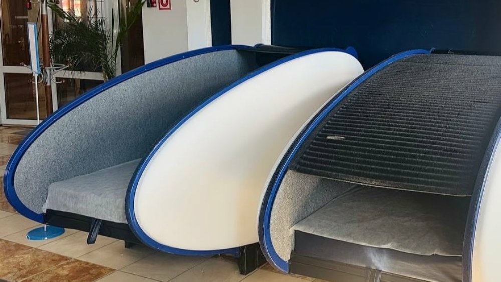 На вокзале Оренбурга открыли капсулы для сна с подзарядкой гаджетов