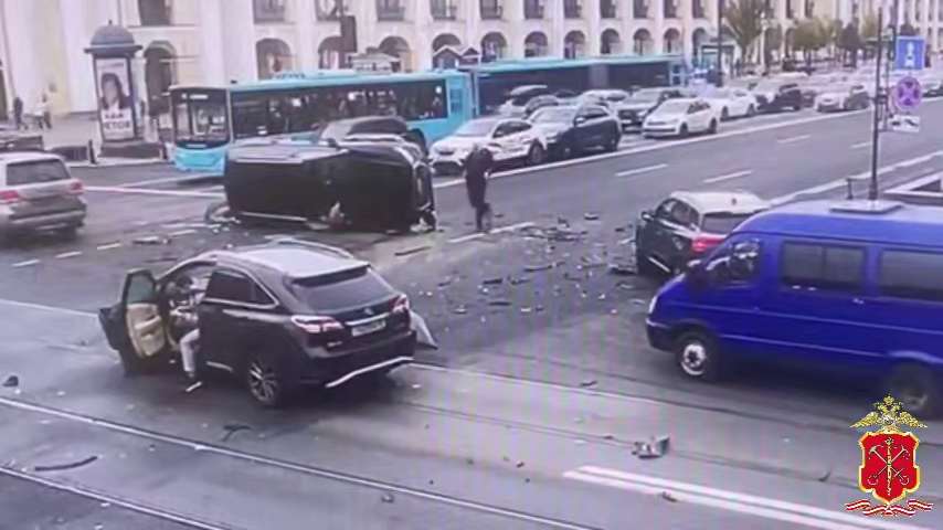 Водитель Audi рассказал о причине массовой аварии на Невском проспекте Петербурга