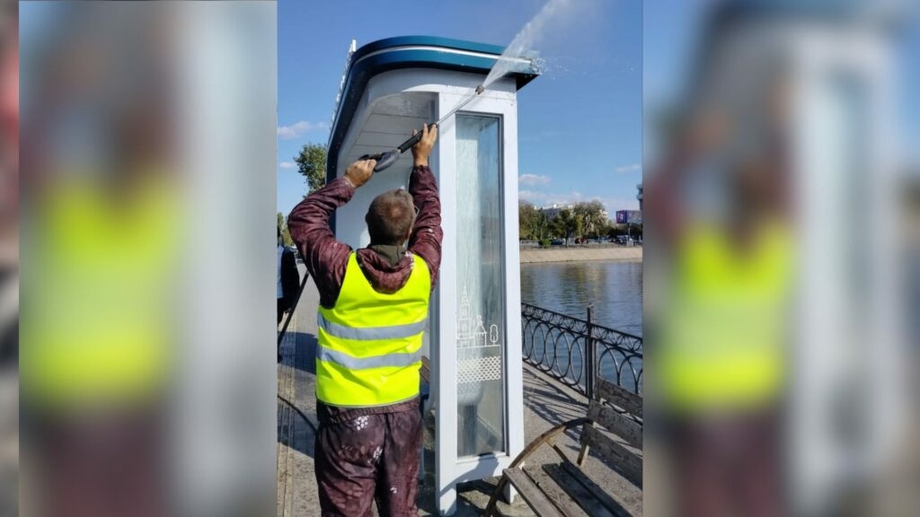 В Астрахани продолжается осенний сезон уборки и озеленения городских территорий