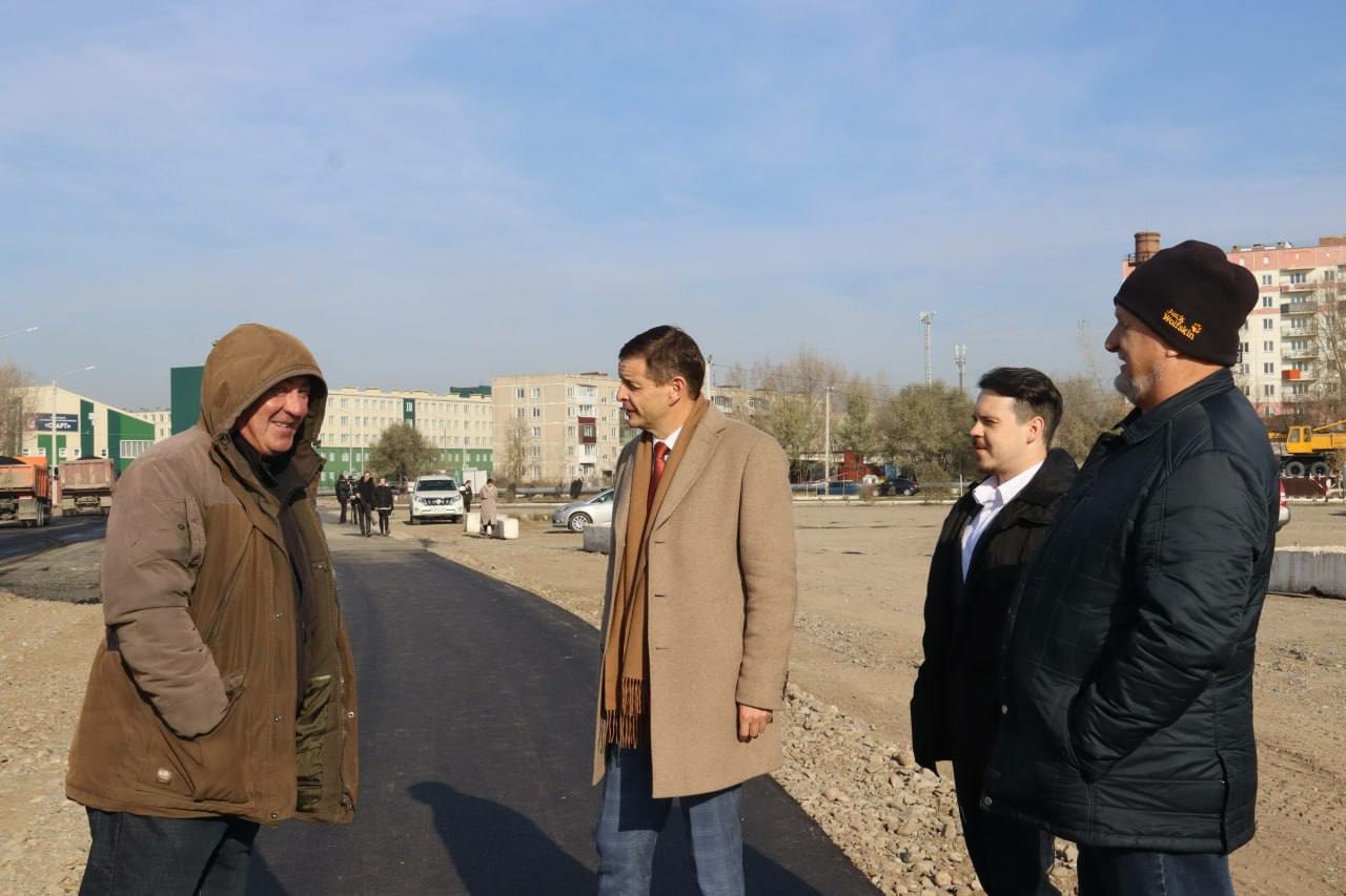 Лемин проверил ремонт дороги на Пирятинской